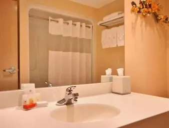 Ramada By Wyndham Hammond Hotel & Conference Center Room photo