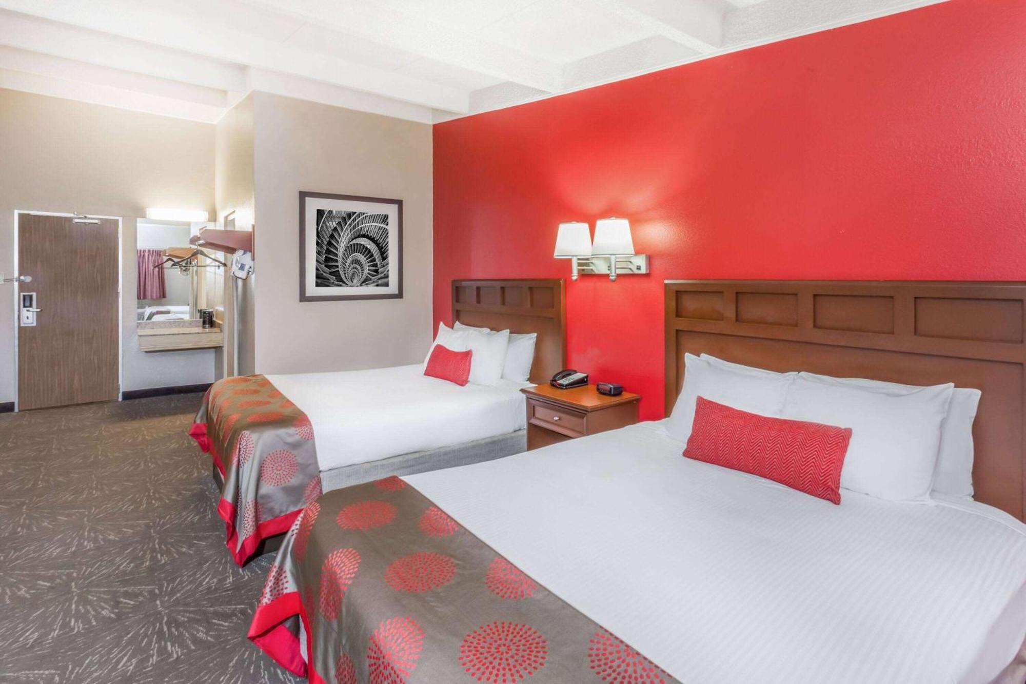Hotel Ramada By Wyndham & Conference Center